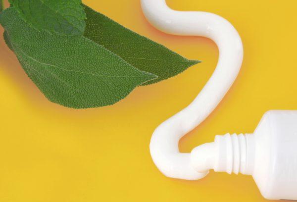 Toothpaste with mint flavor. (Antonio Gravante/iStock)