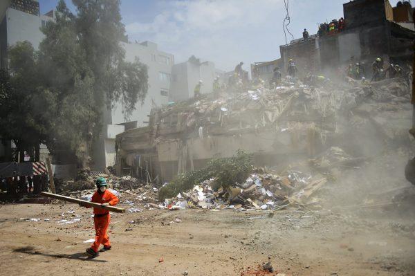 Rescuers work in a building toppled by a magnitude 7.1 quake that struck central Mexico in Mexico City on Sept. 25, 2017. (Pedro Pardo/AFP/Getty Images)