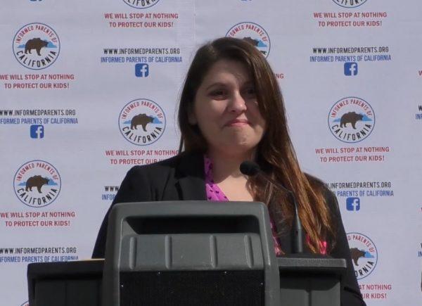 Stephanie Yates, founder of Informed Parents of California at a rally on March 28, 2019. (Daniel Holl / The Epoch Times)