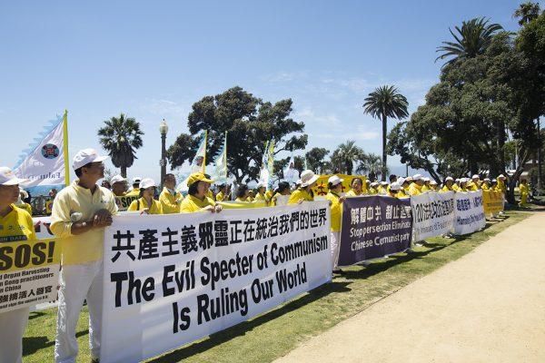 Falun Gong practitioners call for the end of the persecution in China, in Santa Monica, Calif. on July 21, 2019. (Yuan Ji/The Epoch Times)