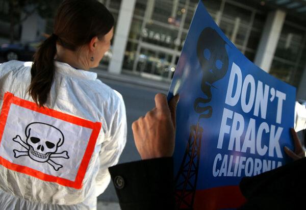 Protestors demonstrate against fracking in California outside of the Hiram W. Johnson State Office Building in San Francisco on May 30, 2013. (Justin Sullivan/Getty Images)