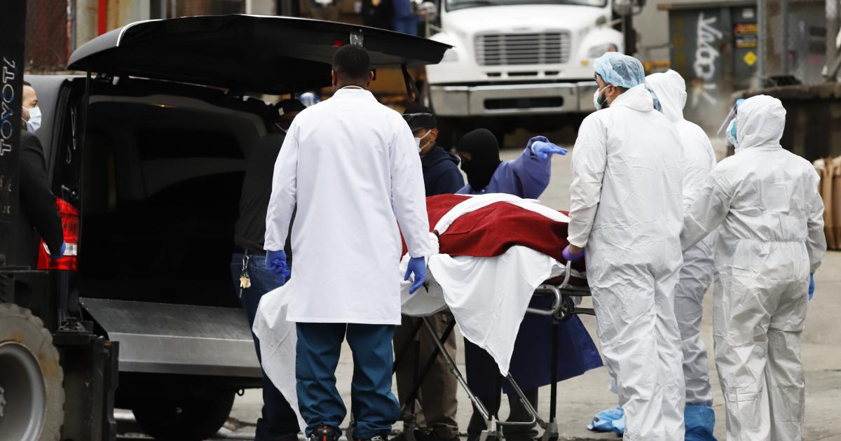 Workers load the body of a deceased person into a waiting hearse vehicle outside The Brooklyn Hospital Center during the coronavirus disease (COVID-19) outbreak in the Brooklyn borough of New York City, New York, U.S., March 31, 2020. (Stefan Jeremiah/Reuters)