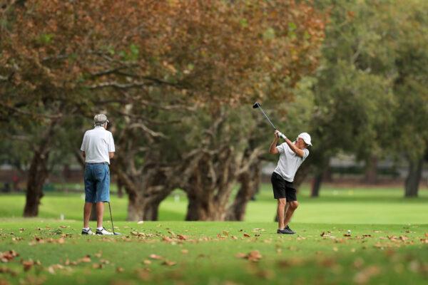 Members of the public play golf at the Woollahra Golf Club in Sydney, Australia, on April 2, 2020. (Matt King/Getty Images)