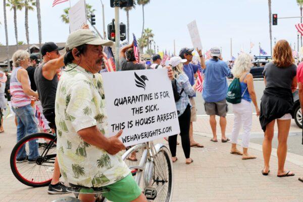 Protesters call for the rapid reopening of California, in Huntington Beach, on May 9, 2020. (Jamie Joseph/The Epoch Times)