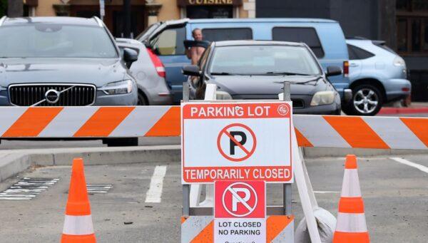 A closed parking lot at Newport Beach, Calif., on April 30, 2020. (Frederic J. Brown/AFP)