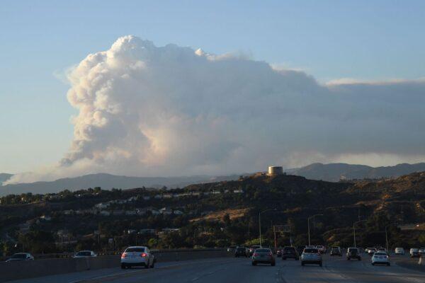 The plume of smoke from the Lake Fire in Angeles National Forest, by Lake Hughes, 60 miles north of Los Angeles, is seen from the 14 freeway in Agua Dulce, Calif., on Aug. 12, 2020. (Robyn Beck/AFP via Getty Images)