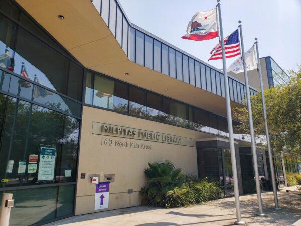The Milpitas Library evacuation center in Milpitas, Calif., on Aug. 21, 2020. (David Lam/The Epoch Times)