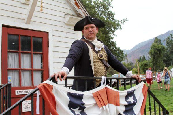 A man in period dress stands outside a building on Riley's Farm, known for its historical reenactments, on the day of the Freedom Protest Rally at the farm in Oak Glen, Calif., on Aug. 15, 2020. (Brad Jones/The Epoch Times)