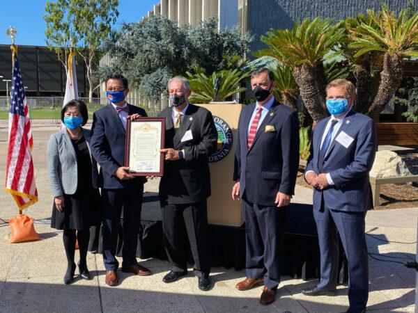 Orange County Nikkei Coordinating Council Treasurer Jesse James (C) accepts a plaque honoring the 50th anniversary of the Orange County Japanese Garden and Tea House from county supervisors Lisa Bartlett, Andrew Do, Don Wagner, and Doug Chaffee (from L to R) at a ceremony in Santa Ana, Calif., on Nov. 10, 2020. (Drew Van Voorhis/The Epoch Times)