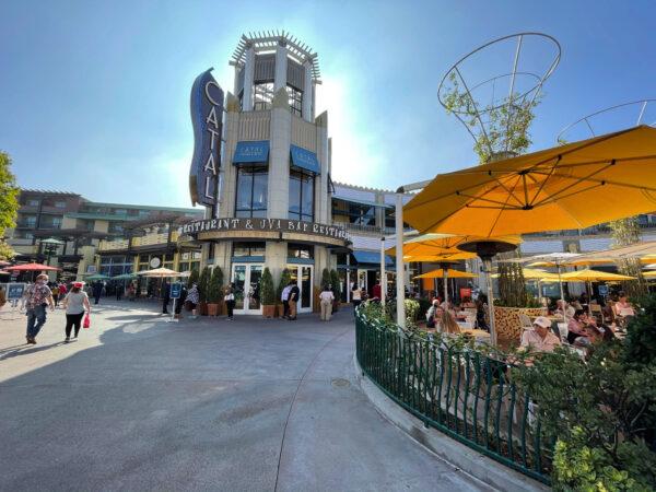 Guests dine and shop on Disney's newly reopened Buena Vista Street in Anaheim, Calif., on Nov. 19, 2020. (Drew Van Voorhis/The Epoch Times)