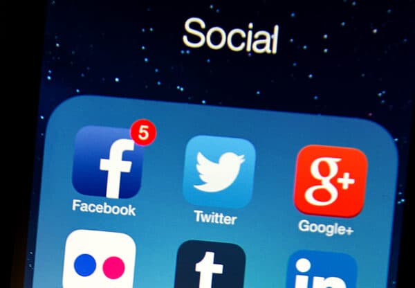 Social media apps are seen on Apple iPhone 5s Jan. 22, 2014 in Washington, DC. (Karen Bleier/AFP via Getty Images)