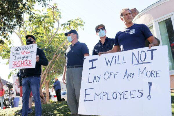 Protesters gather outside Los Angeles County Supervisor Sheila Kuehl’s Santa Monica home Dec. 5, 2020, to protest the county’s recent orders restricting all dining services. (Jamie Joseph/The Epoch Times)