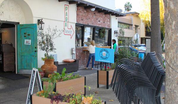 People get takeout at Luna Mexican Kitchen in San Jose, Calif., on Dec. 7, 2020. (David Lam/The Epoch Times)