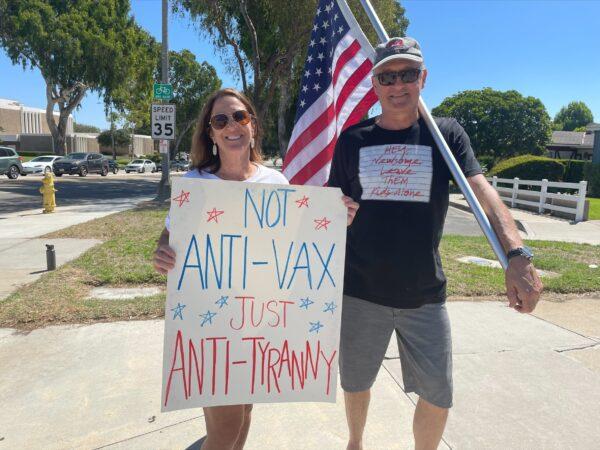 South Bay residents gather in front of City Hall to protest against mask and vaccine mandates in Torrance, Calif., on Sept. 11, 2021. (Alice Sun/The Epoch Times)