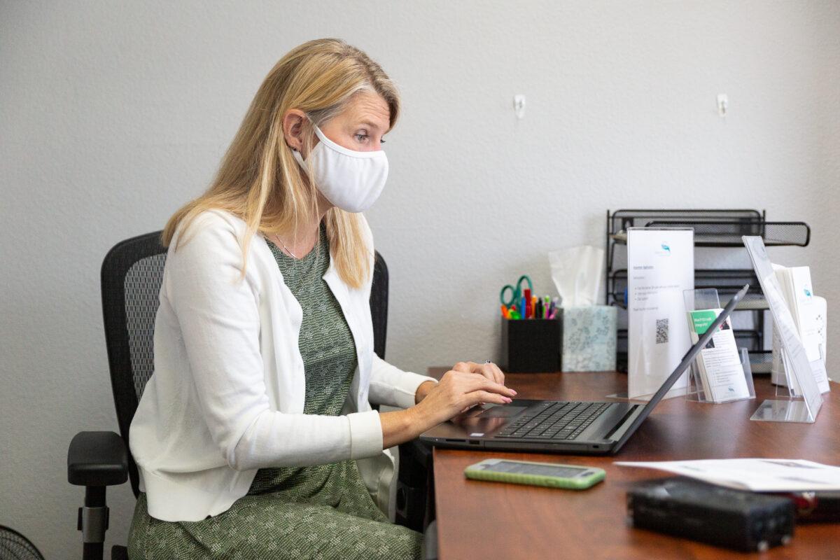 Robyne Wood works out of Robyne's Nest in Huntington Beach, Calif., on Aug. 24, 2021. (John Fredricks/The Epoch Times)