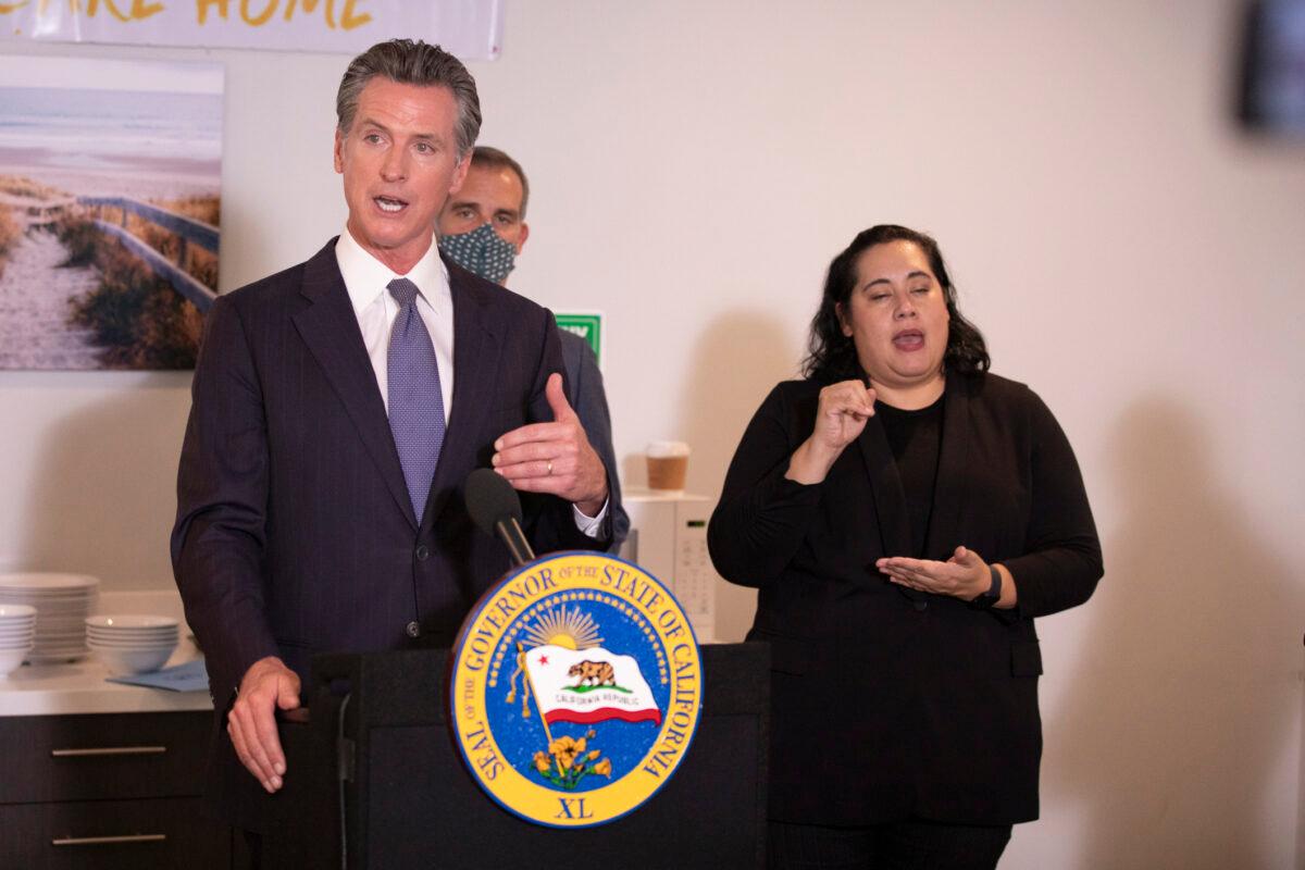 California Governor Gavin Newsom discusses the state's plan for homelessness initiatives in Los Angeles, Calif., on Sept. 29, 2021. (John Fredricks/The Epoch Times)