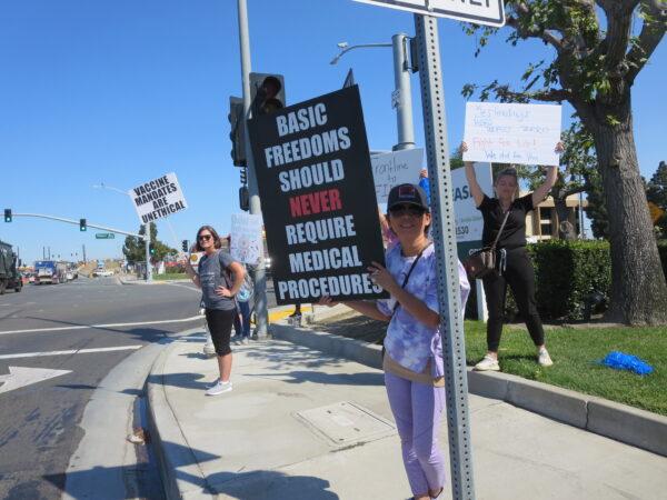 Protestors gather to oppose the vaccine mandate for health care workers in Fountain Valley, Calif., on Oct. 1, 2021. (Mei Li/The Epoch Times)