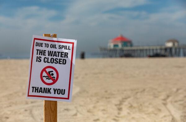 Clean-up efforts are underway for an oil spill of the coastline of Orange County in Huntington Beach, Calif., on Oct. 4, 2021. (John Fredricks/The Epoch Times)