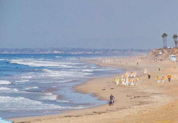 Cleanup efforts are underway in Huntington Beach, Calif., to clean a massive oil spill the struck the coastline on Oct. 3, 2021. Oct. 5, 2021. (John Fredricks/The Epoch Times)