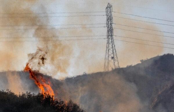 The Bond Fire buring in Silverado Canyon, Calif., on Dec. 3, 2020. (John Fredricks/The Epoch Times)