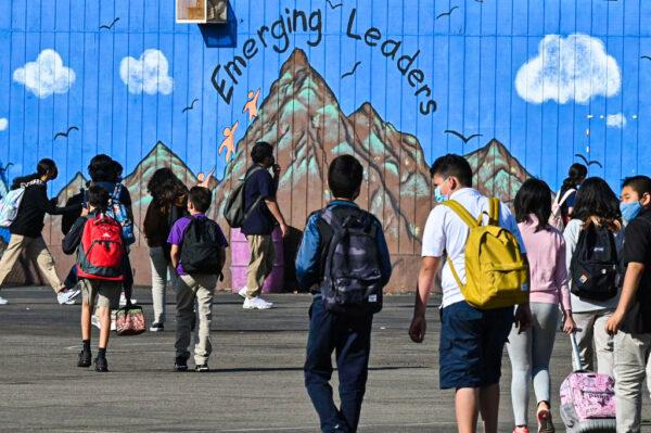 Students walk to their classrooms at a public middle school in Los Angeles, Calif., on Sept. 10, 2021. (Robyn Beck/AFP via Getty Images)