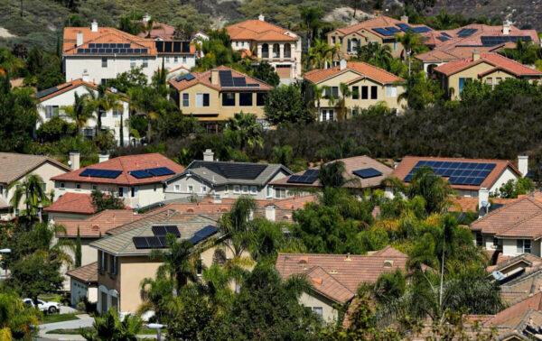 Multiple homes with solar panels are shown in Scripps Ranch, San Diego, on Oct. 5, 2016. (Mike Blake/Reuters)