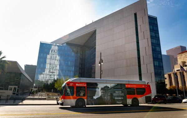 A Los Angeles Metro bus passes LAPD headquarters in downtown Los Angeles on Nov. 8, 2022. (John Fredricks/The Epoch Times)