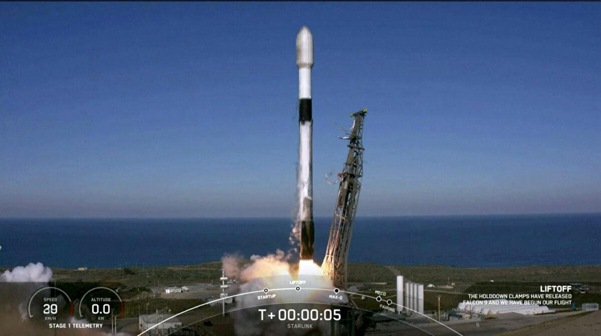 A SpaceX Falcon 9 rocket carrying a batch of Starlink satellites launches from Vandenberg Space Force Base in California on Feb. 25, 2022, in a still from video. (SpaceX via AP/Screenshot via The Epoch Times)