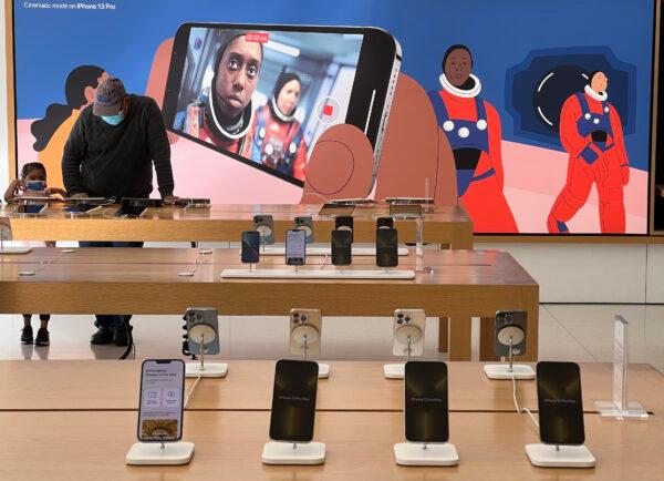 iPhone 13s are displayed at an Apple store in Corte Madera, Calif., on Jan. 27, 2022. (Justin Sullivan/Getty Images)