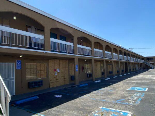The Covered Wagon Motel was shut down in Anaheim on March 29, 2022. (Jill McLaughlin/The Epoch Times)