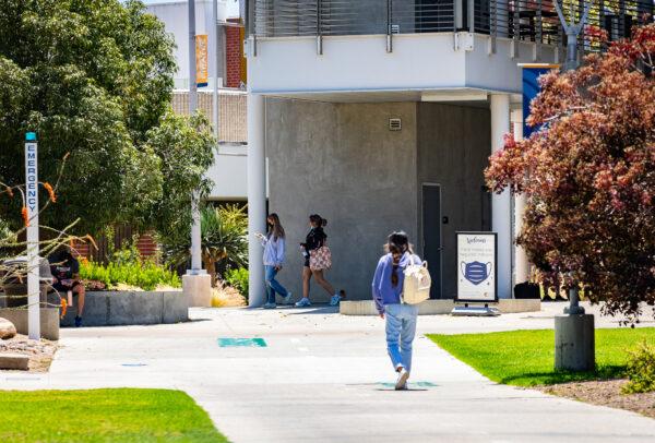 Students walk to summer classes at Orange Coast College in Costa Mesa, Calif., on June 29, 2022. (John Fredricks/The Epoch Times)