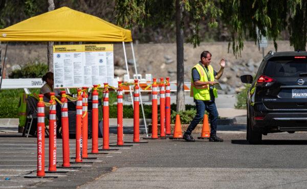 Voters turn in their ballots at Irvine City Hall in Irvine, Calif., on Jan 7, 2022. (John Fredricks/The Epoch Times)