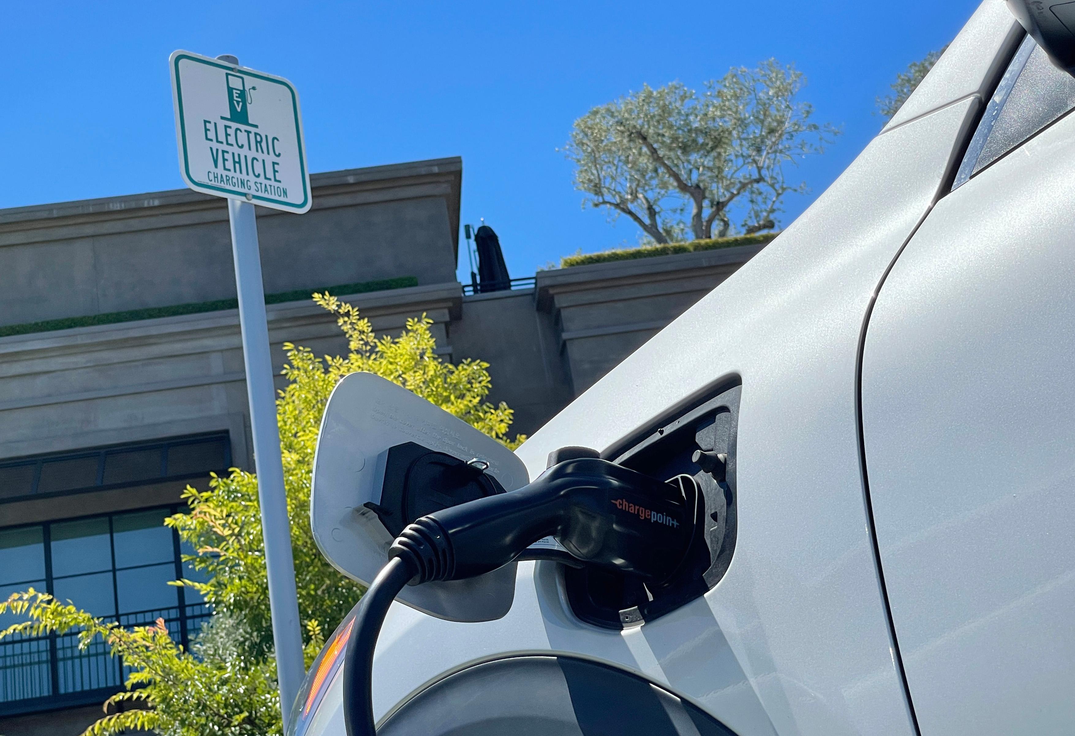 California Bill Would Turn EVs Into ‘Mini Power Plants on Wheels’ to Supply to Grid, Households