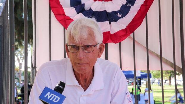Retired salesman Byron Miller enjoys the Independence Day parade in Coronado on July 4, 2022. (Screenshot/NTD Television)