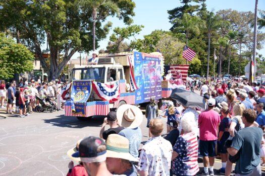 Coronado 2022 Independence Day parade: Coronado Rotary Club. (Jane Yang/The Epoch Times)