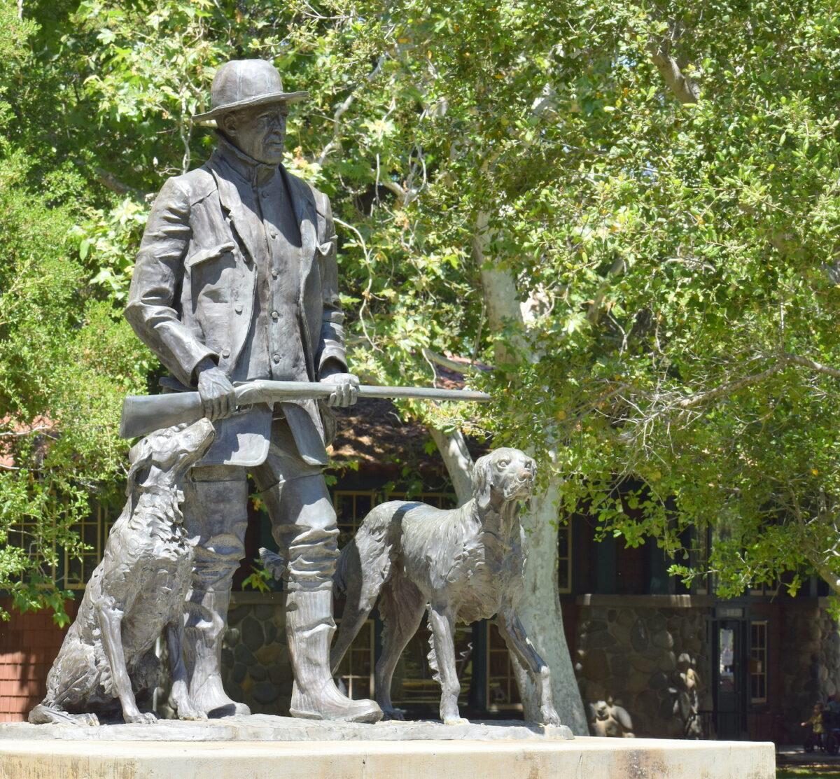 Irvine Regional Park statue of James Irvine II. (Tracie Hall/Wikimedia Commons [CC BY-SA 2.0 (https://creativecommons.org/licenses/by-sa/2.0/)])