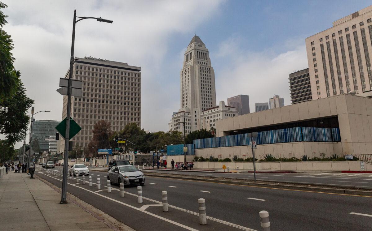 Los Angeles City Hall on Nov. 8, 2021. (John Fredricks/The Epoch Times)