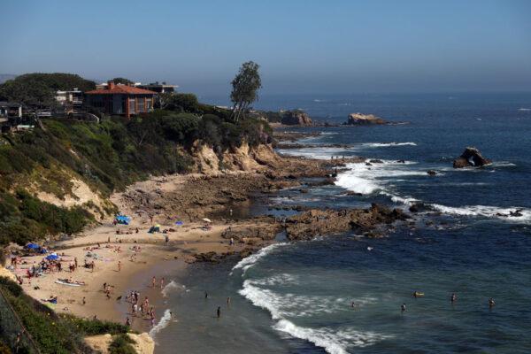 People are seen gathering on the Little Corona del Mar Beach in Newport Beach, Calif., on April 25, 2020. (Michael Heiman/Getty Images)