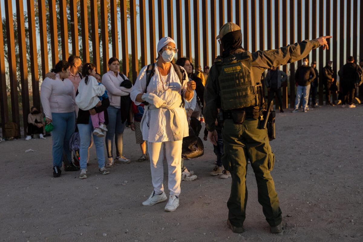 Illegal immigrants wait to be processed by U.S. Border Patrol agents after crossing into Arizona from Mexico near Yuma, Ariz., on Sept. 26, 2022. (John Moore/Getty Images)