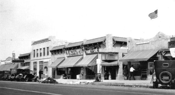 Newport Boulevard after the Long Beach earthquake in Costa Mesa, Calif., 1933. (Courtesy of Orange County Archives)
