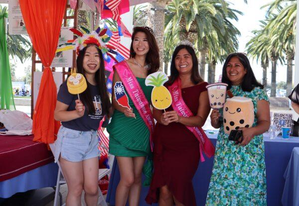 Irvine Mayor Farrah Khan and the staff of the Taiwan booth at the 21st Irvine Global Village Festival on Oct. 8, 2022. (Mei Li/ The Epoch Times). (Li Mei / The Epoch Times)