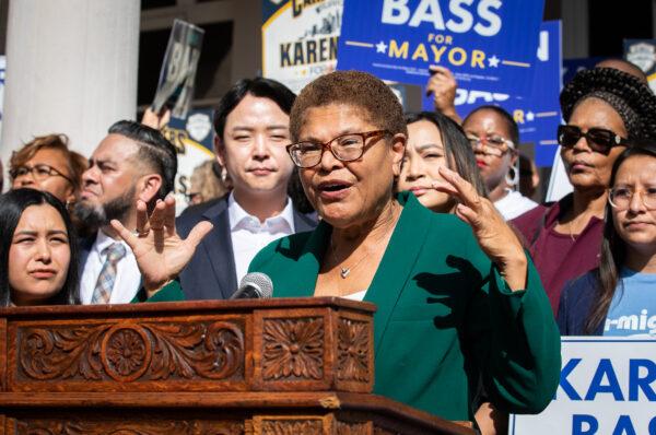 Los Angeles Mayor-Elect Karen Bass speaks with supporters in Los Angeles on Nov. 17, 2022. (John Fredricks/The Epoch Times)