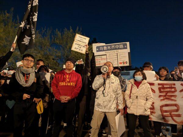 Near 500 Chinese students at the University of Southern California gather in Los Angeles in support of demonstrations in China calling for an end to the country's COVID-19 lockdowns, on Nov. 29, 2022. Protest organizer Han Wang (L), Hong Kong Forum–Los Angeles spokesperson Charles Lam (2nd R) spoke at the event. (Emma Hsu/The Epoch Times)
