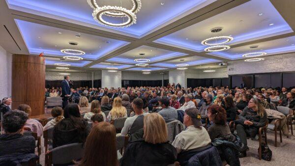 Joseph Alexander shares his experiences of surviving the Holocaust, at the Chabad Center for Jewish Life, on Jan. 27, 2023. (Stephan Abraham/Chabad Center for Jewish Life)