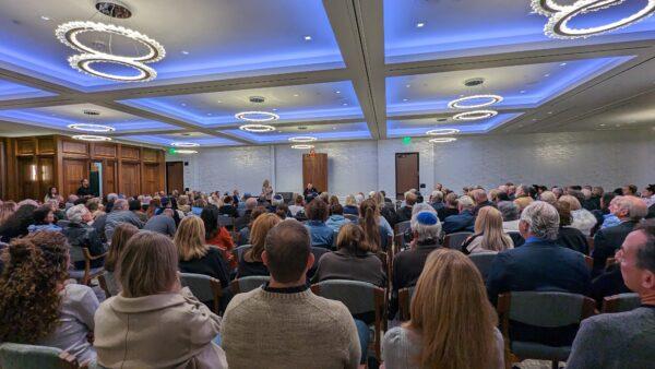 Joseph Alexander shares his experiences of surviving the Holocaust, at the Chabad Center for Jewish Life, on Jan. 27, 2023. (Stephan Abraham/Chabad Center for Jewish Life)