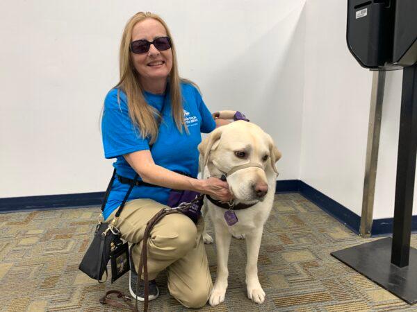 Mindy Wulff with her guide dog Moto. (Linda Jiang/The Epoch Times)