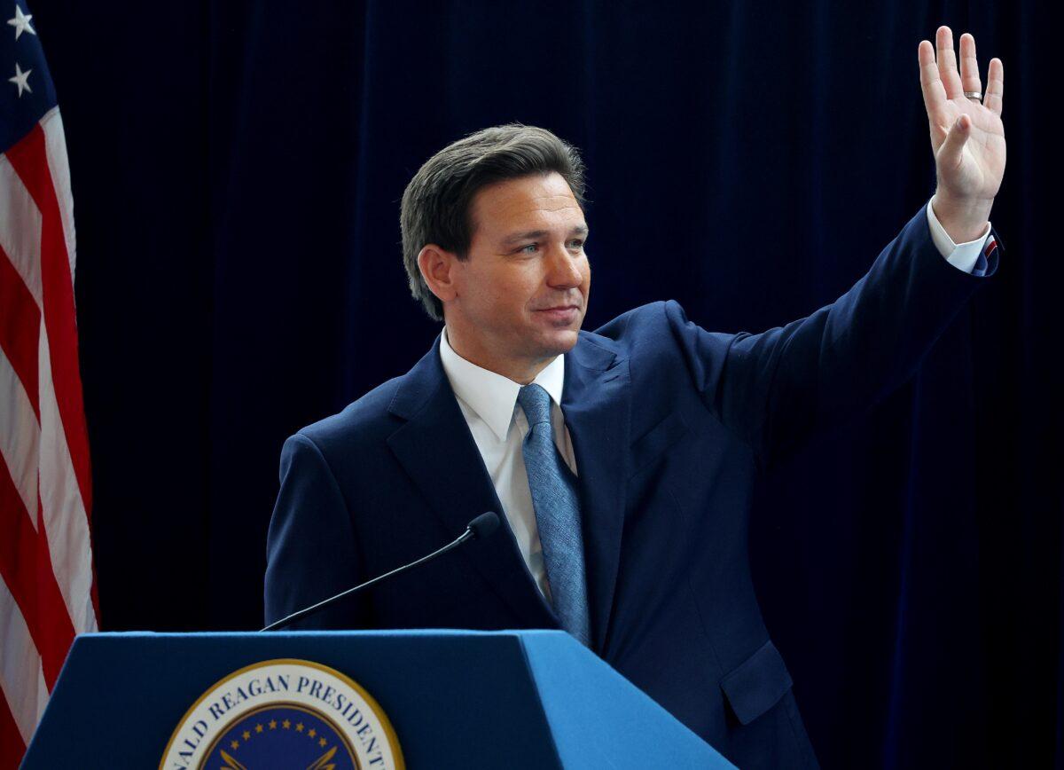 Florida Governor Ron DeSantis waves to the crowd after speaking about his new book ‘The Courage to Be Free’ in the Air Force One Pavilion at the Ronald Reagan Presidential Library in Simi Valley, Calif., on March 5, 2023. (Mario Tama/Getty Images)