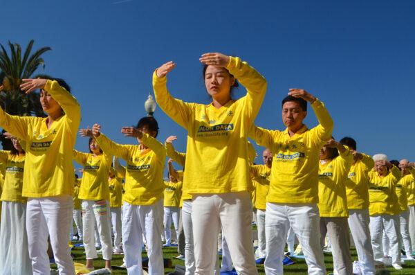 Hundreds of Falun Dafa adherents wearing yellow shirts celebrate the spiritual practice in Santa Monica, Calif., on May 7, 2023. (Alex Lee/The Epoch Times)