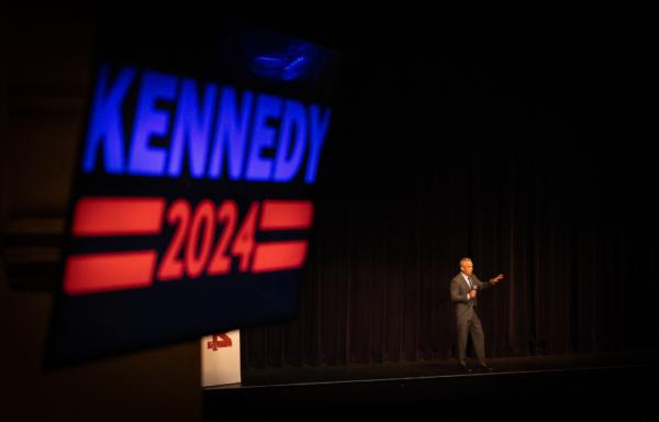 Democratic presidential candidate Robert F. Kennedy Jr. speaks to a crowd of more than 300 at the premiere of his documentary, "Midnight at the Border," detailing his trip to the U.S.-Mexico border in Arizona, in Beverly Hills, Calif., on Aug. 3, 2023. (John Fredricks/The Epoch Times)