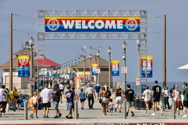 Crowds gather for the U.S. Open of Surfing in Huntington Beach, Calif., on Aug. 4, 2023. (John Fredricks/The Epoch Times)